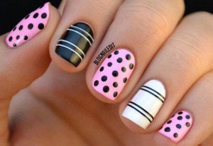 Los colores pasteles y los diseños geométricos en nail art